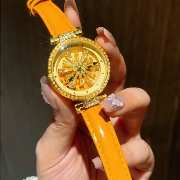 Luxury Gold Crystal Women’s Watch • Sparkling Dial • Elegant Fashion Accessory main image 13